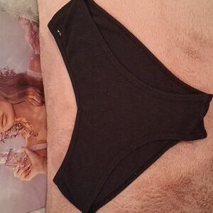 PINK/VS CHEEKSTAR RIBBED BKACK UNDIES Sz. Medium